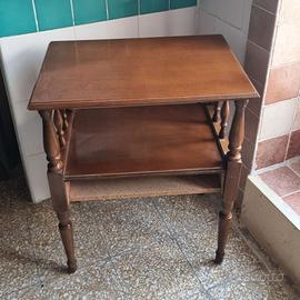 Tavolino vintage in legno a 3 ripiani balaustre