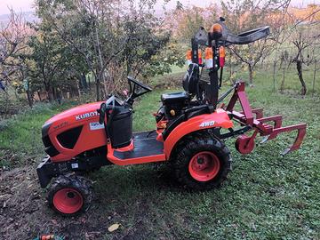 Trattore con o senza fresatrice praticamente nuovi