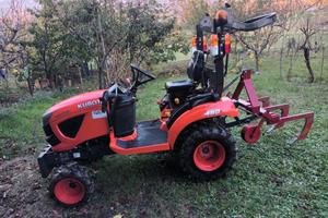 Trattore con o senza fresatrice praticamente nuovi