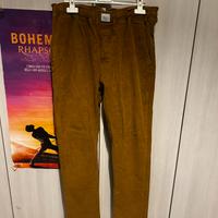 Pantaloni in chino