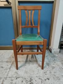 Sedia in legno con imbottitura tessuto verde