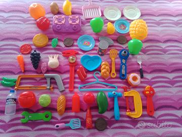 alimenti e attrezzi giocattolo 