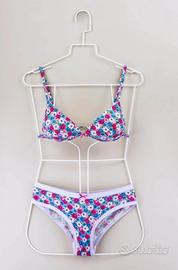 Gruccia metallo sagoma donna intera per inti