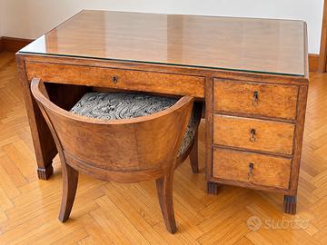 Scrivania vintage in legno + poltroncina