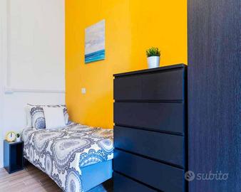 Stanza in appartamento di 151 m² a Bologna