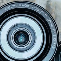 Canon EF-M 28mm f/3.5 Macro IS STM