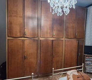 Armadio in legno a 6 ante
