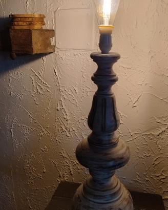 Lampada in legno stile shabby 