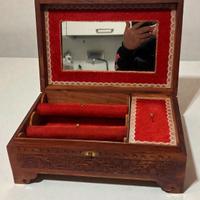 Scatola portagioie in legno intarsiato vintage