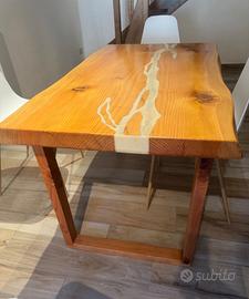 Tavolo artigianale legno  massello e resina