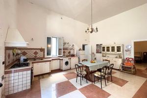 4 LOCALI A LEQUILE