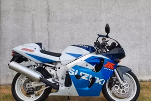 Suzuki gsx r srad 600 solo 2500 km iscritta fmi