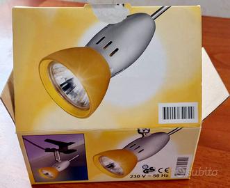 Faretto alogeno con clip