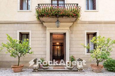 PRESTIGIOSA VILLA STORICA DELL'800 CON PARCO E TER