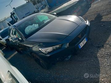 Cupra Leon 15 BENZINA 150 IBRIDA ANNO 2024 SINISTR