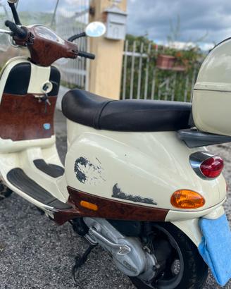 Vespa Piaggio ET4 125