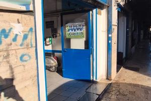 Locale commerciale con 4 vetrine