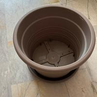 Vaso grigio con sottovaso