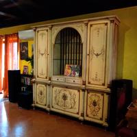 Credenza stile Veneziano. 