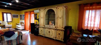 Credenza stile Veneziano. 