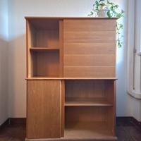 Mobile alto in legno chiaro