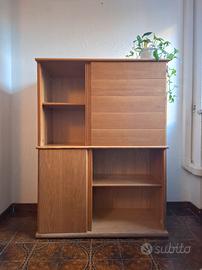 Mobile alto in legno chiaro