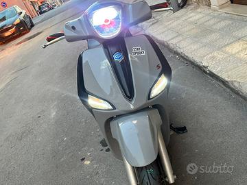 Liberty 125 grigio