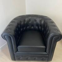 Poltrona nera ecopelle chesterfield