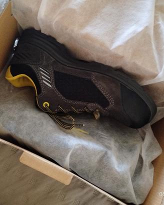 Scarpe antinfortunistiche nuove 