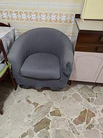 Poltrona IKEA, lampada da terra e Scaldasonno