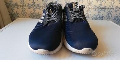 Adidas Blu modello AlphaBounce