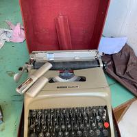 Macchina da scrivere Olivetti