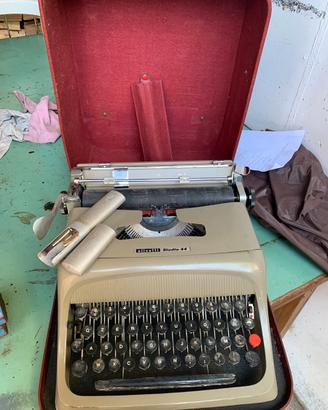 Macchina da scrivere Olivetti