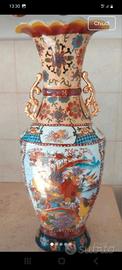 Vaso grande in porcellana cinese con dettagli oro