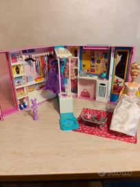 armadio di Barbie 