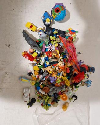 8 etti circa di sorpresine Kinder,Findus ecc