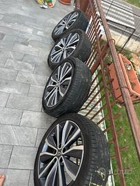 cerchi Renault misura 19 con gomme Pirelli