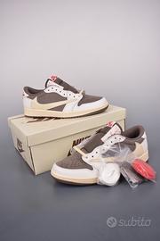 Dunk low x travis scott reverse mocha