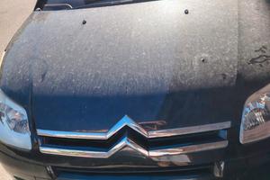 Citroen C4 nera 