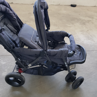 Passeggino gemellare pari al nuovo