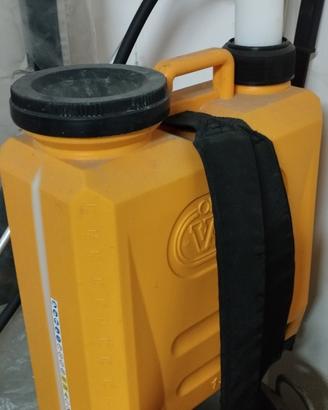 Pompa irroratrice manuale.