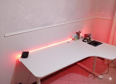 scrivania con led inclusi 