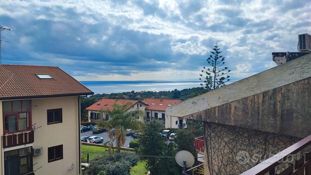 Aci Castello, panoramico 4 vani, posti auto