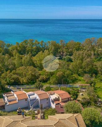 VILLA A SCHIERA A QUARTU SANT'ELENA