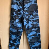 Pantaloni e giacca mimetica