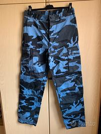 Pantaloni e giacca mimetica
