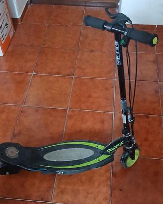 Monopattino Razor E90