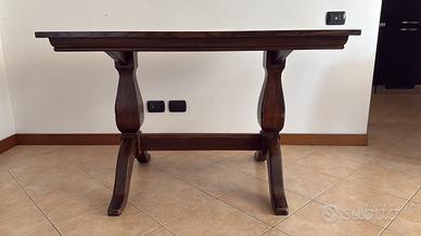 Tavolo in legno massiccio