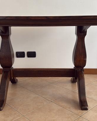 Tavolo in legno massiccio