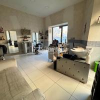 Locale Commerciale a Napoli Piazza Giusso 1 locali